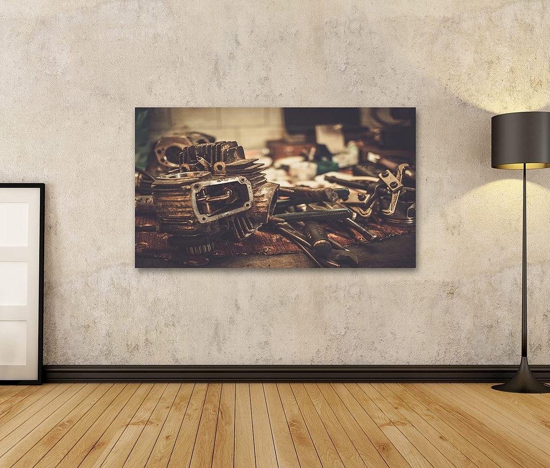 Bild auf Leinwand EIN Teil Der Motorrad Motor Auf Einem Tisch In Der Werkstatt Wandbild Poster Kunst