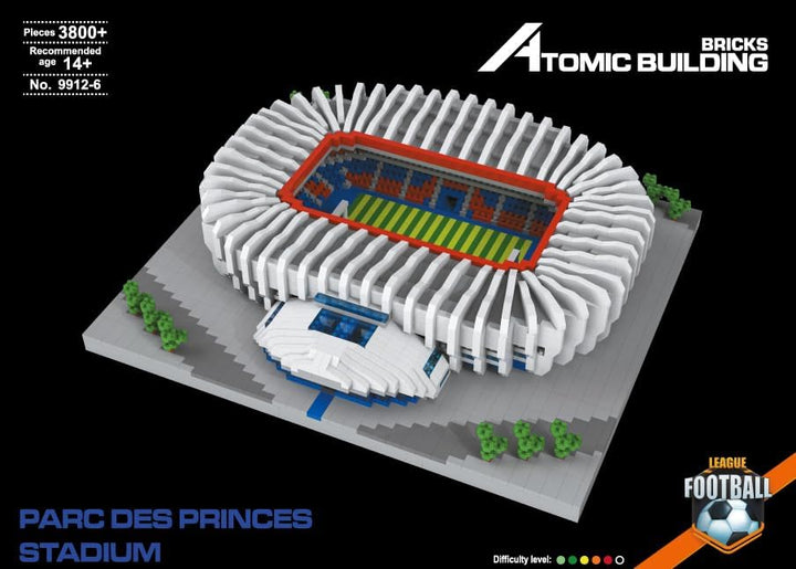 Architekturmodell zum Zusammenbauen mit Miniaturbausteinen. Fussballstadion in Paris, Frankreich. Pr