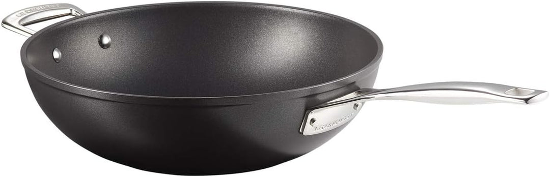 Le Creuset Aluminium-Antihaft Wok-Pfanne mit Gegengriff, Ø 30 cm, Für alle Herdarten inkl. Induktion
