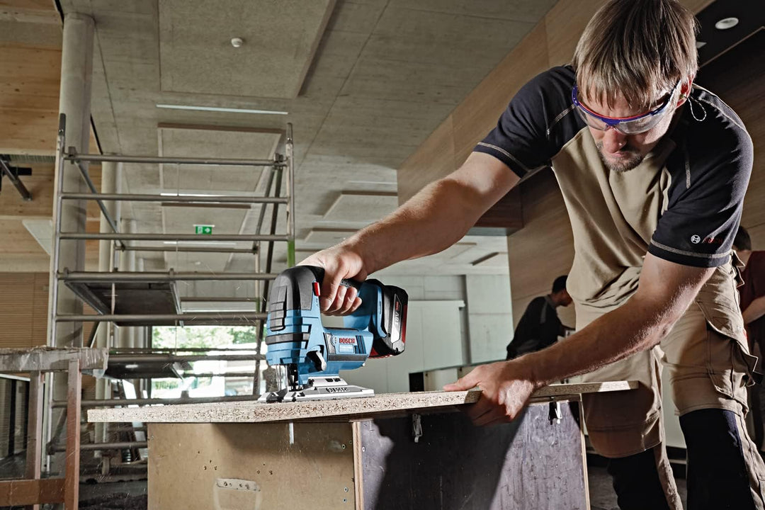 Bosch Professional 18V System Akku Stichsäge GST 18V-LI B (inkl. 2x4.0 Ah Akku, Schnellladegerät, 3x