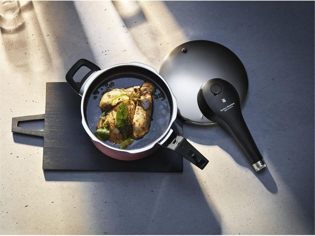 WMF Perfect Premium Fusiontec Schnellkochtopf Induktion, Dampfkochtopf 6,5l, High-Tech Keramik, 2 Ko