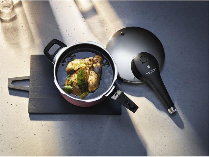 WMF Perfect Premium Fusiontec Schnellkochtopf Induktion, Dampfkochtopf 6,5l, High-Tech Keramik, 2 Ko