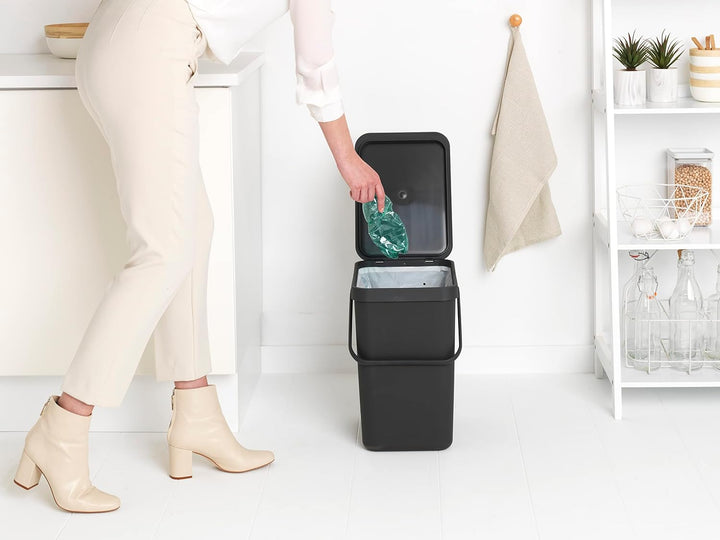 Brabantia Sort & Go Mülleimer, Kunststoff, Grau, 25 Liter Grey 25 Liter Mülleimer, Grey 25 Liter Mül
