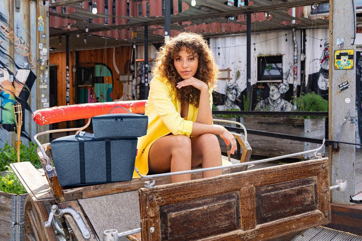 reisenthel coolerbag M Pocket Kühltasche mit Obermaterial aus recycelten PET-Flaschen Ideal für das