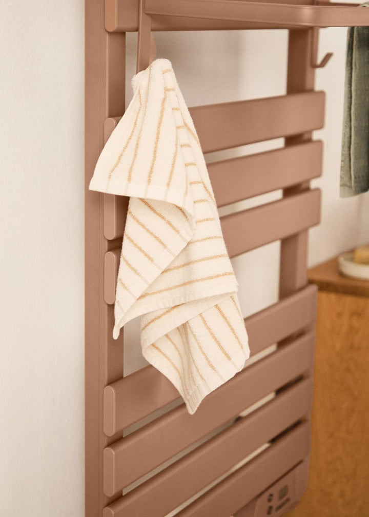 CREATE / WARM Towel 500W / Elektrischer Badheizkörper Mokka mit Regal / 96,9x55x5cm / Für Boden oder