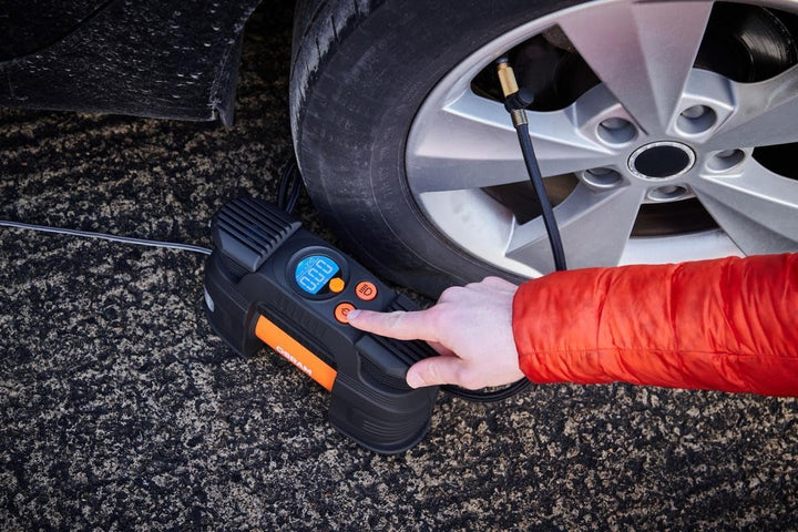 OSRAM TYREinflate 830, 12V DC grosser Fahrzeug Reifenfüller, mit Auto-Stopp und LED-Licht,Ventil zum