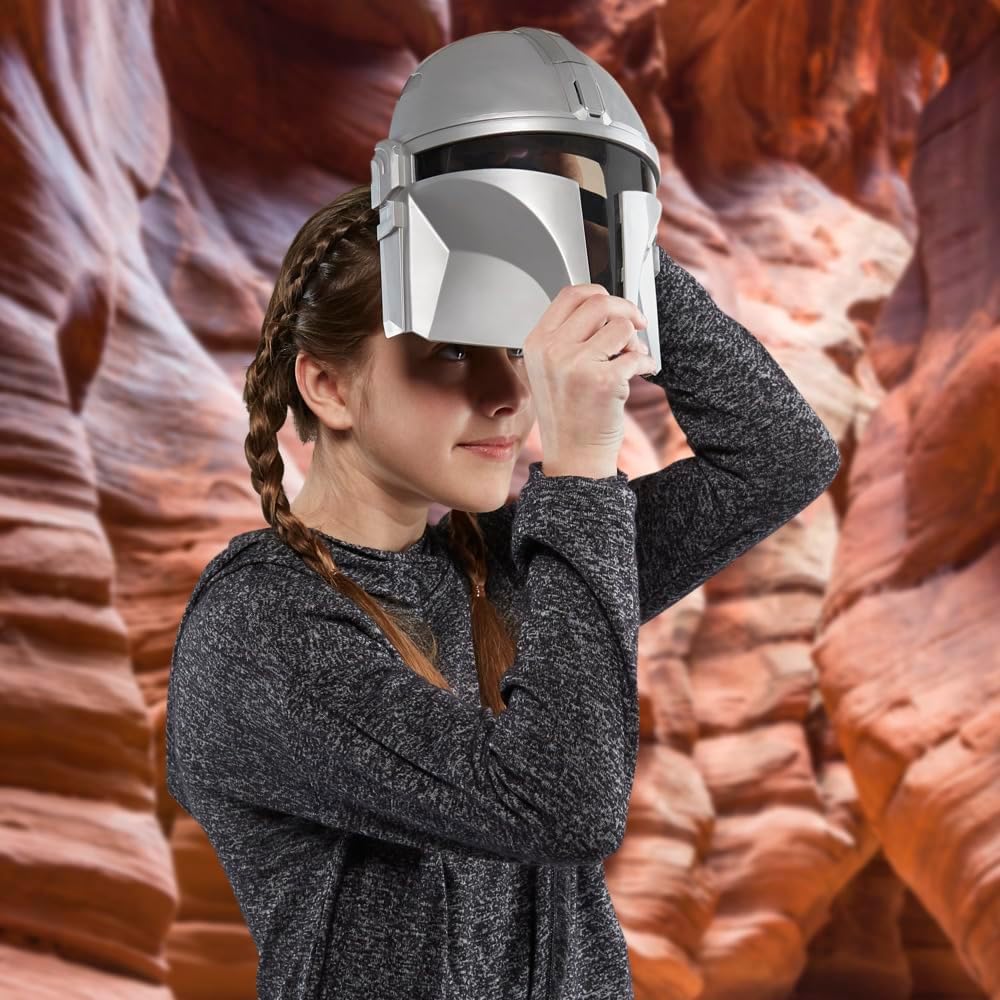 Star Wars The Mandalorian Elektronische Maske, Mandalorianer Kostüm-Accessoire mit Sätzen und Sounds