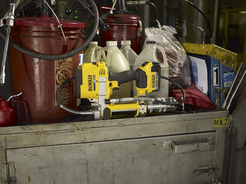 Dewalt 18 Volt Akku-Fettpresse DCGG571M1 (690 bar Arbeitsdruck, Fassungsvermögen: 400 gr. mit Kartus