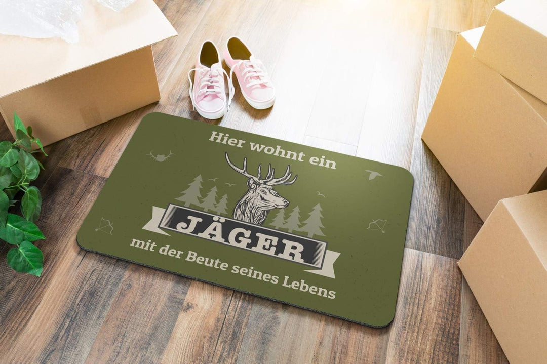 Tassenbrennerei Fussmatte mit Spruch Hier wohnt EIN Jäger mit der Beute seines Lebens - Fussabtreter