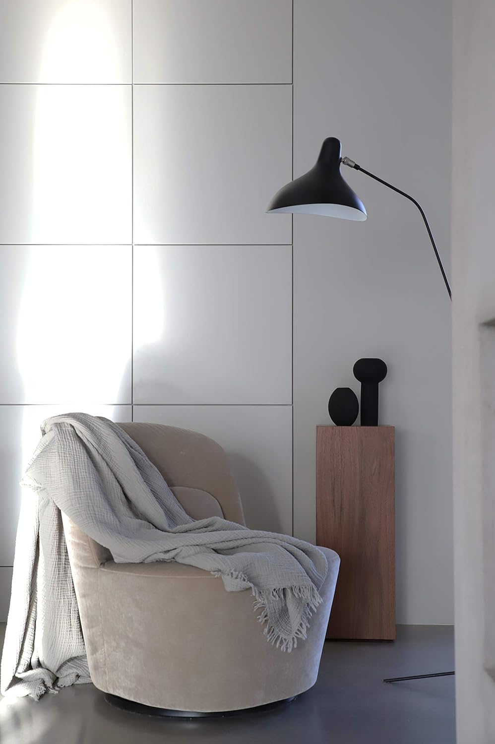 Cooee Design Vase Pillar aus Keramik in der Farbe Schwarz Handgefertigt, Durchmesser: 12cm, Höhe: 24