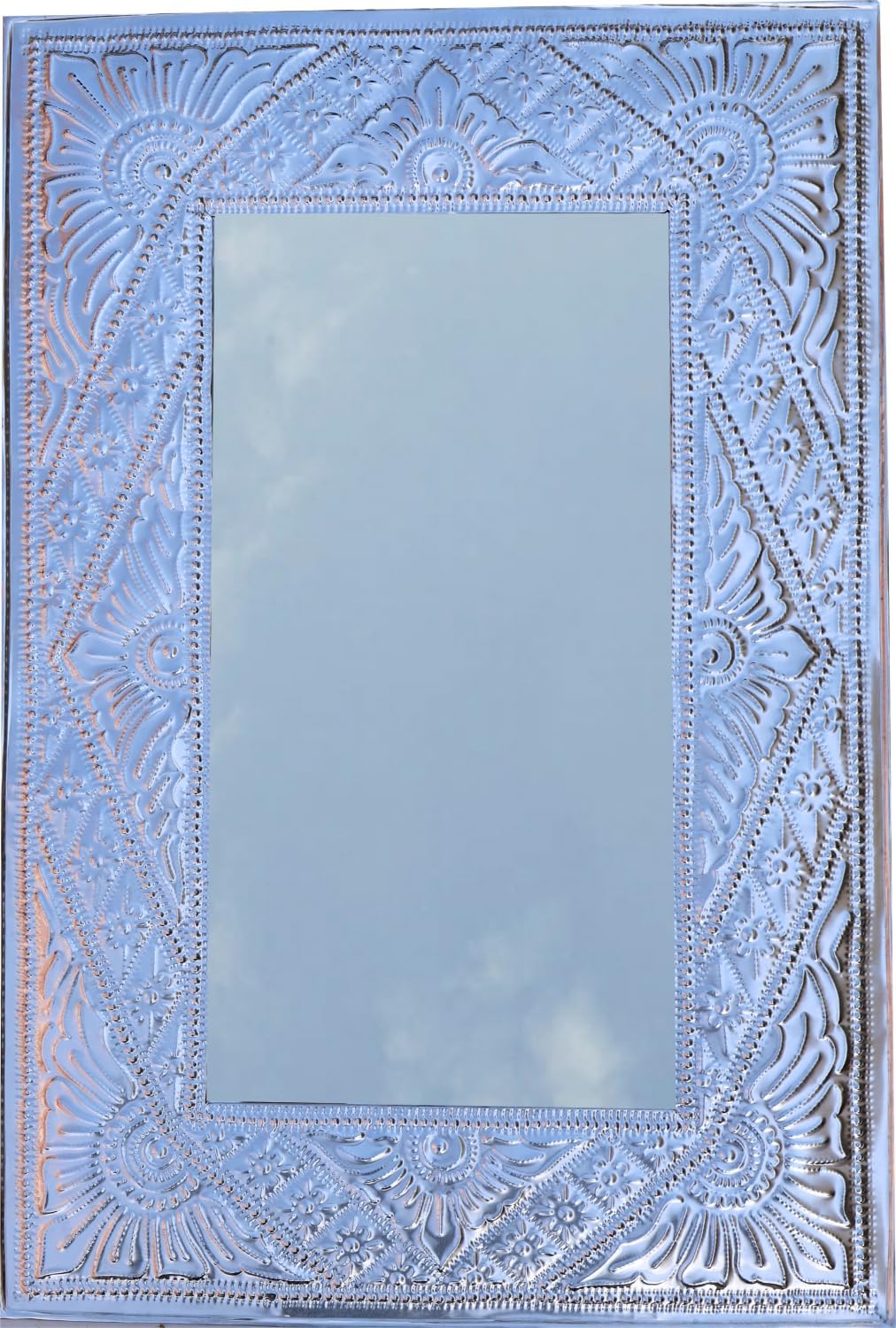 GURU SHOP Spiegel mit Handgeprägtem Rahmen aus Aluminium - Modell 3 Silber, Weiss, 71x48x1 cm, Spieg