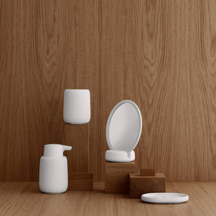 Blomus - SONO - Kosmetikspiegel - Moonbeam/Weiss - Keramik/Silikon - (HxBxT) 185 x 90 x 170mm, One S