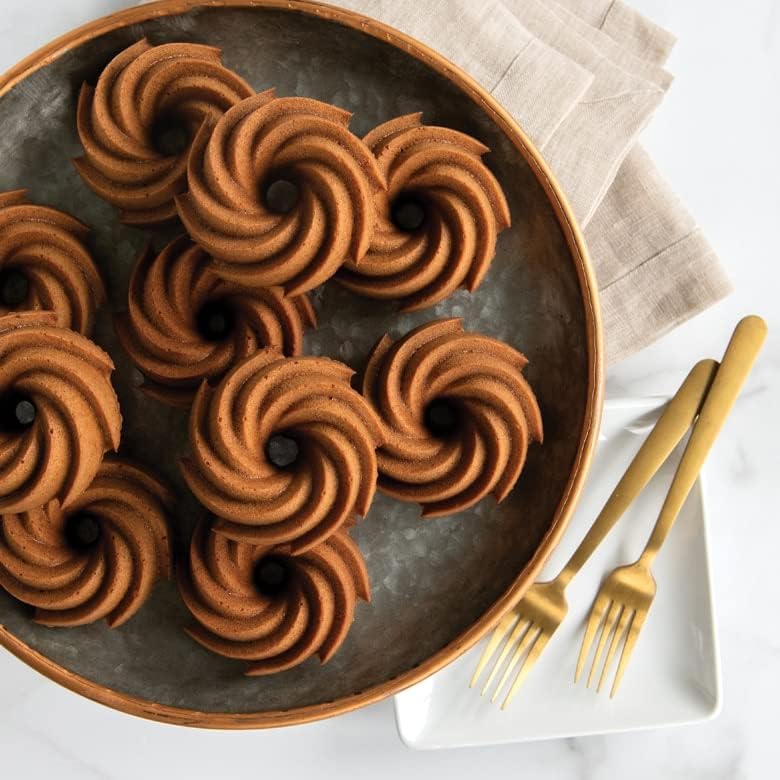 NordicWare Backform, Aluminium, 37,8 x 22,6 x 4,4 cm, 1 Einheiten (Farblich Sortiert)