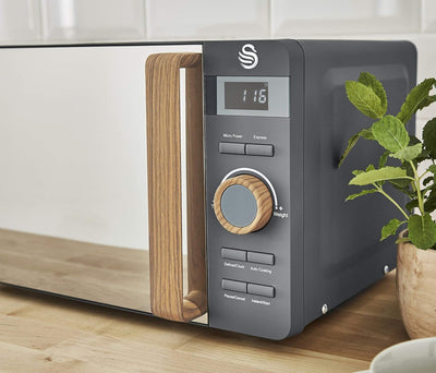 Swan Nordic Digitale Mikrowelle 20 l, 6 Betriebsstufen, 800 W Leistung, 30 Minuten Timer, einfache R