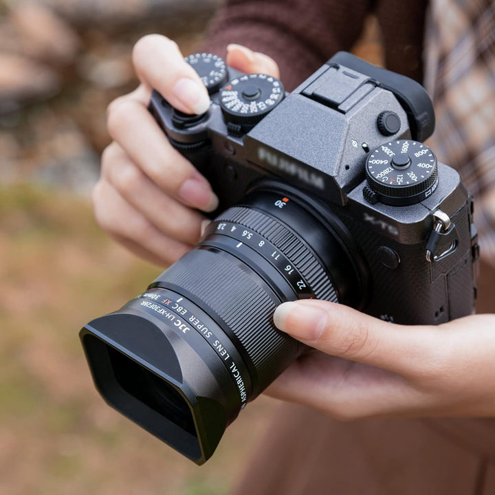 JJC Quadratische Metall-Kamera-Gegenlichtblende mit Deckel für FUJIFILM XF 30 mm f/2.8 R LM WR Makro