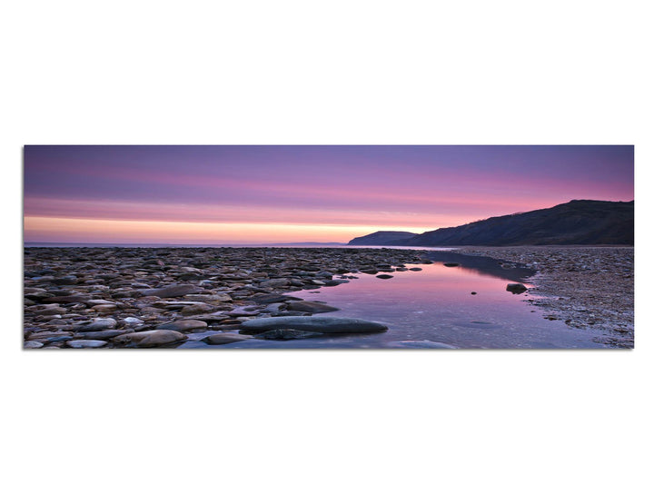 Paul Sinus Art Panoramabild auf Leinwand und Keilrahmen 150x50cm England Wasser Steine Berge Sonnena
