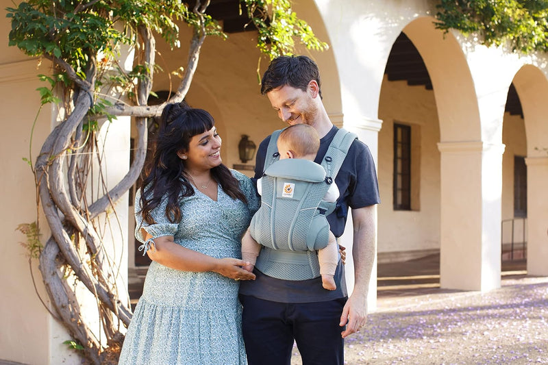 Ergobaby Omni Breeze Babytrage für Neugeborene ab Geburt bis 20kg, 4 Positionen SoftFlex Mesh Ergono