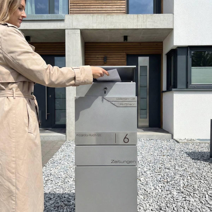 Metzler Standbriefkasten freistehend in RAL9007 Graualuminium für 2 Parteien mit Zeitungsfach - Zwei