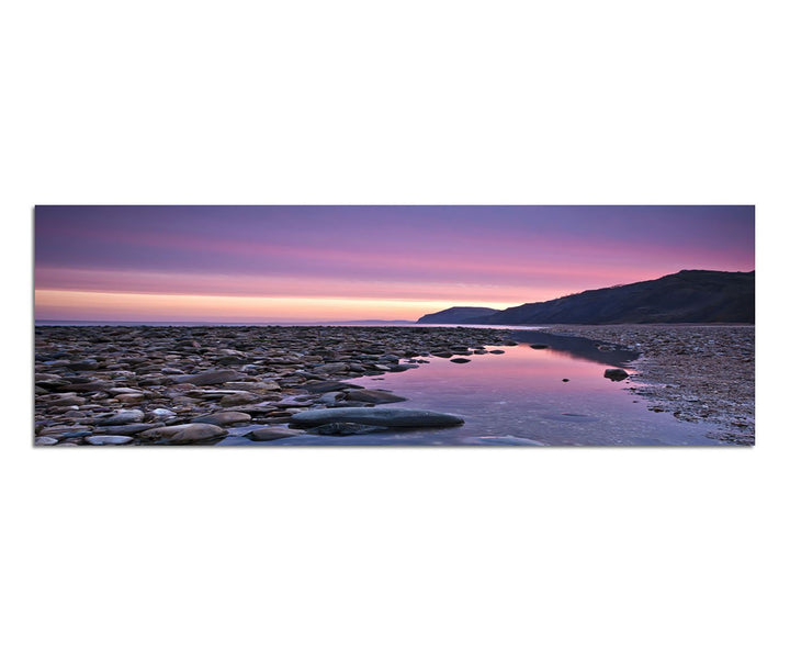 Paul Sinus Art Panoramabild auf Leinwand und Keilrahmen 150x50cm England Wasser Steine Berge Sonnena