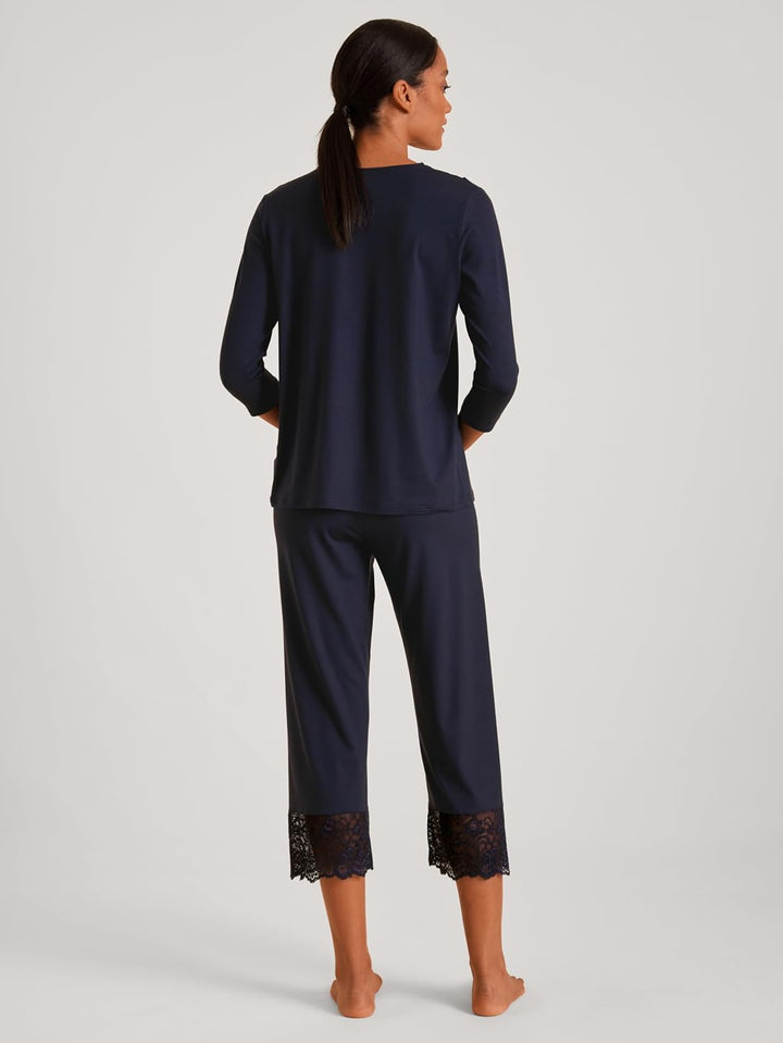 CALIDA Elegant Dreams 7/8-Pyjama Damen, luftiger Schnitt, mit Spitzendetails, fliessend und anschmie