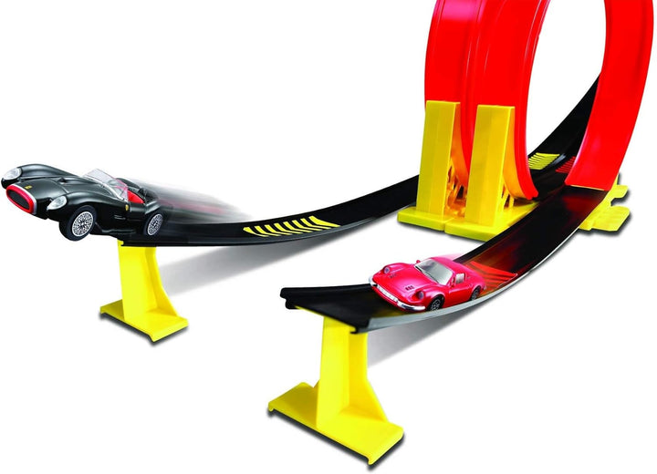 Bburago Ferrari Dual Loop: hochwertiges, lizensiertes Spieleset mit Looping inkl. 2 Spielzeugautos,