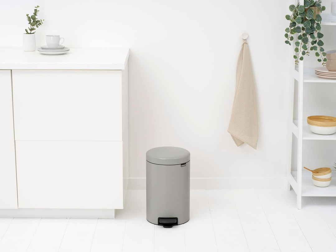 Brabantia NewIcon Tretmülleimer, 12L – Soft Grey | Mülleimer mit Soft-Close-Deckel &amp; Leichtgängigem