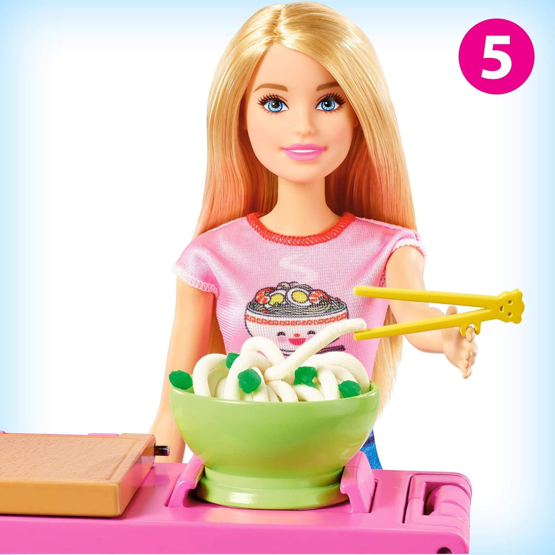 Barbie GHK43 - Pasta-Spielset mit Puppe (blond) und Arbeitsbereich, mit Zubehör und Spielknete, Spie