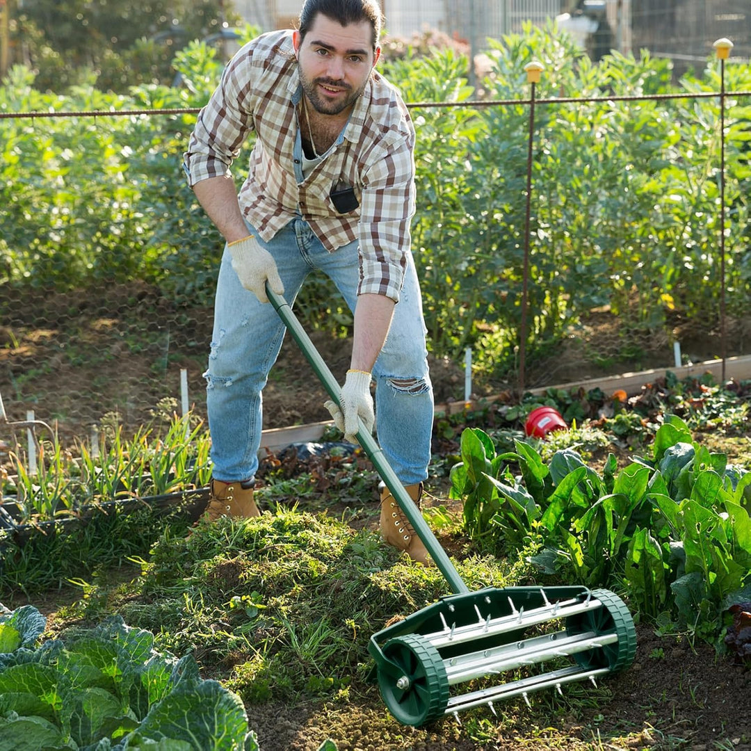 FANTASK Rasenlüfter Walze mit Stiel, Grün Handvertikutierer rollend, Rasenrolle mit 3cm Nägeln & Spr