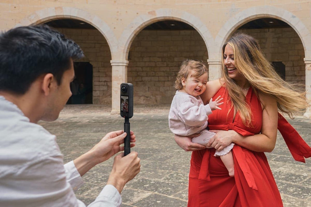 insta360 X5 Essentials Bundle – 8K wasserdichte 360°-Action-Kamera, geringe Helligkeit, unsichtbarer