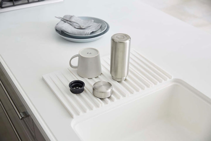 Yamazaki 3835-P Home Faltbares Abtropfgestell – Küche Geschirr Abtropfmatte, Silikon, White One Size
