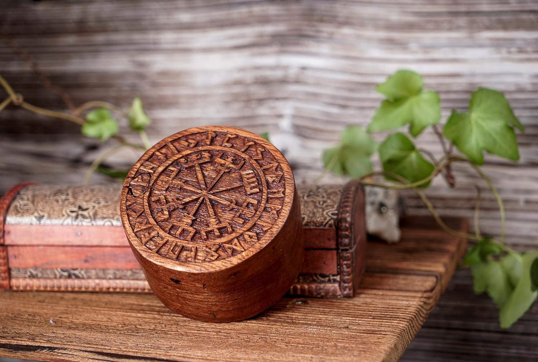 Windalf Vikings Schmuckdose COMPA Ø 9 cm Wikinger Kompass Vegvisir Schmuckschatulle Geschenkbox Hand