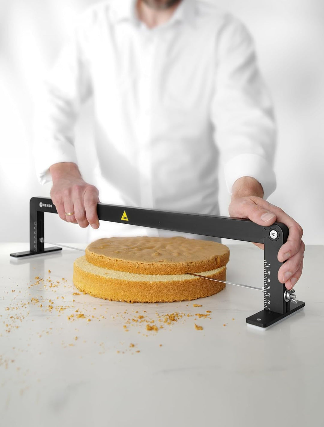 HENDI Tortenschneider, Länge der Säge: 57cm, höhenverstellbare Säge, zum exakten Schneiden von Torte