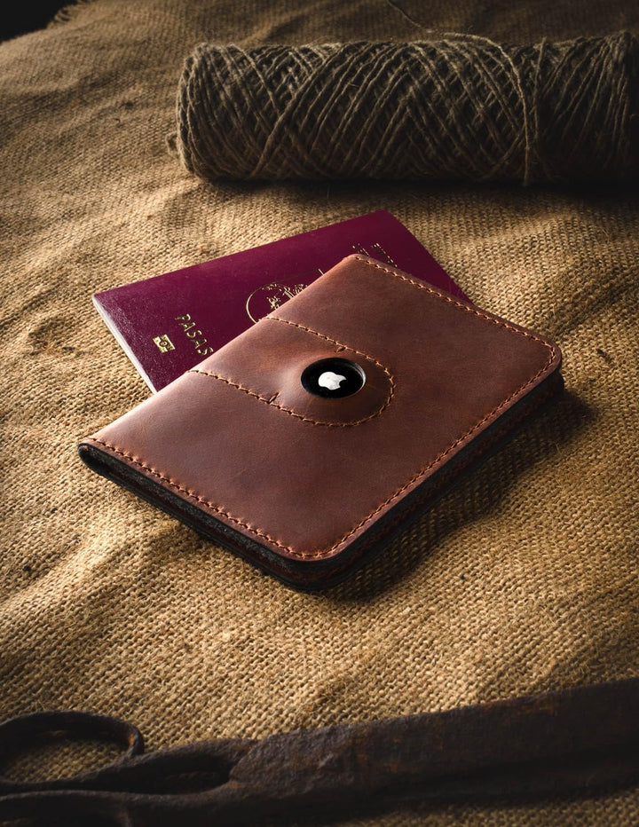 Crazy Horse Craft, AirTag Reisepass Geldbörse - Italienisches Leder, Classic Brown, Reisekartenhalte