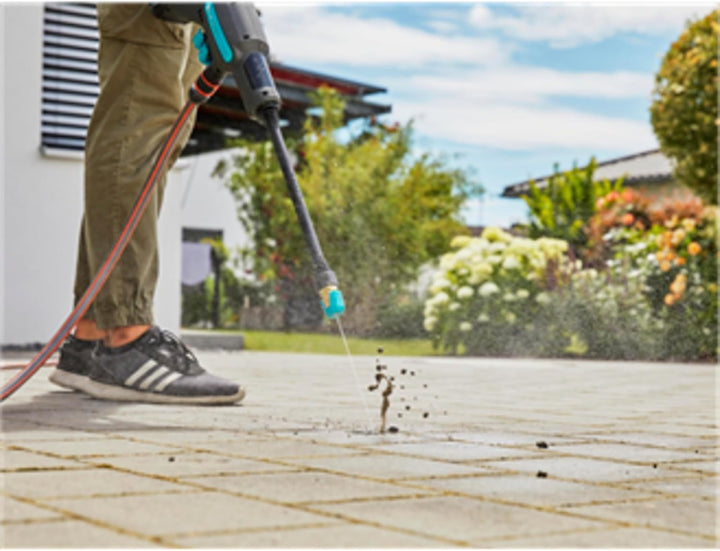 Gardena Akku-Mitteldruckreiniger AquaClean 24/18V P4A Premium Set: Akku-Reiniger mit voller Ausstatt