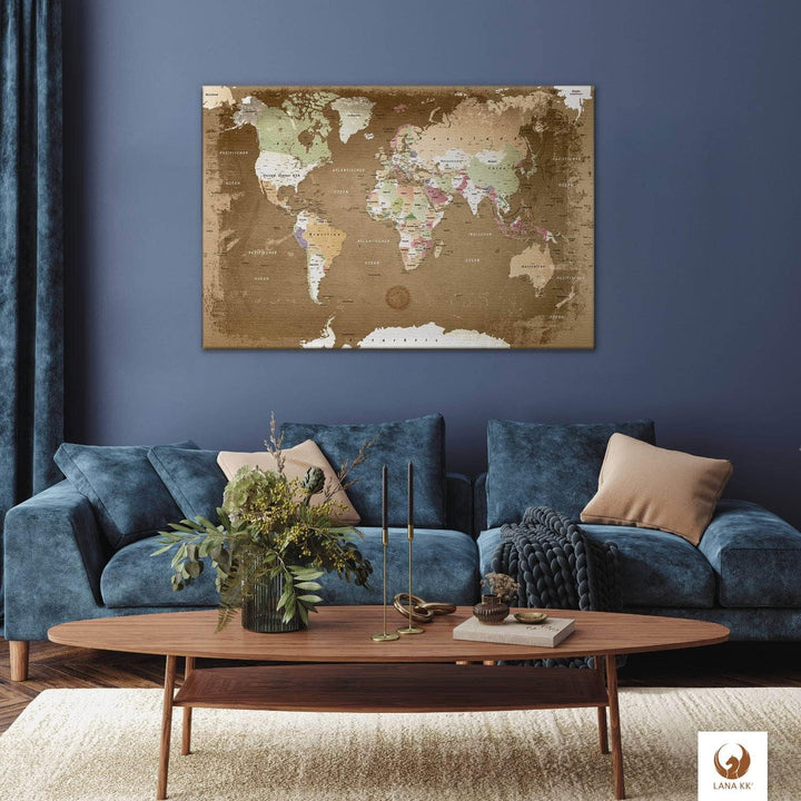 LANA KK - Luxus Pinnwand Weltkarte - Oldstyle - Deutsch - in 120 x 80 cm, stabile Rückwand zum Pinne
