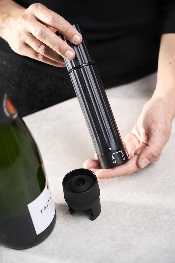PEUGEOT - Manuelle Vakuumpumpe Preserve ABS-Finish - Doppelfunktion für Wein & Schaumwein - 3 Weinve