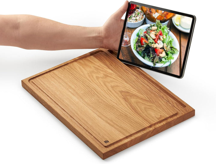 Edeldings Schneide- und Servierbrett aus hochwertiger Eiche 40 х 30 cm gross mit Saftrille und Table