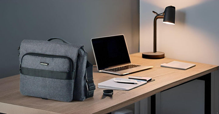LIGHTPAK 46165 Umhängetasche Walker, Tragetasche aus Polyester, Laptop-Tasche bis 15 Zoll und Organi