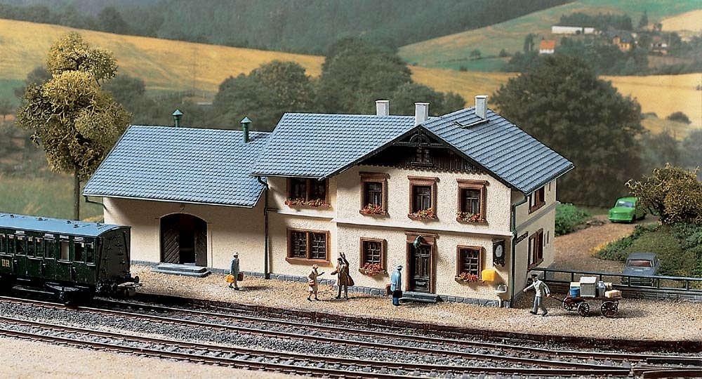 Auhagen 11362 11362-Bahnhof Oberrittersgrün, bunt