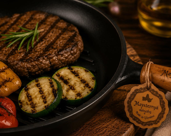 WDMT Maysternya™ Grillpfanne Gusseisen mit Holzgriff - ø 24 x 4 cm - Gusseisenpfanne für alle Herdar