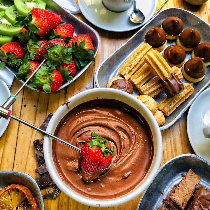 com-four® Schokoladenfondue-Set mit Schriftzug - Schmelztopf für Schokolade und Käse - Keramikschale