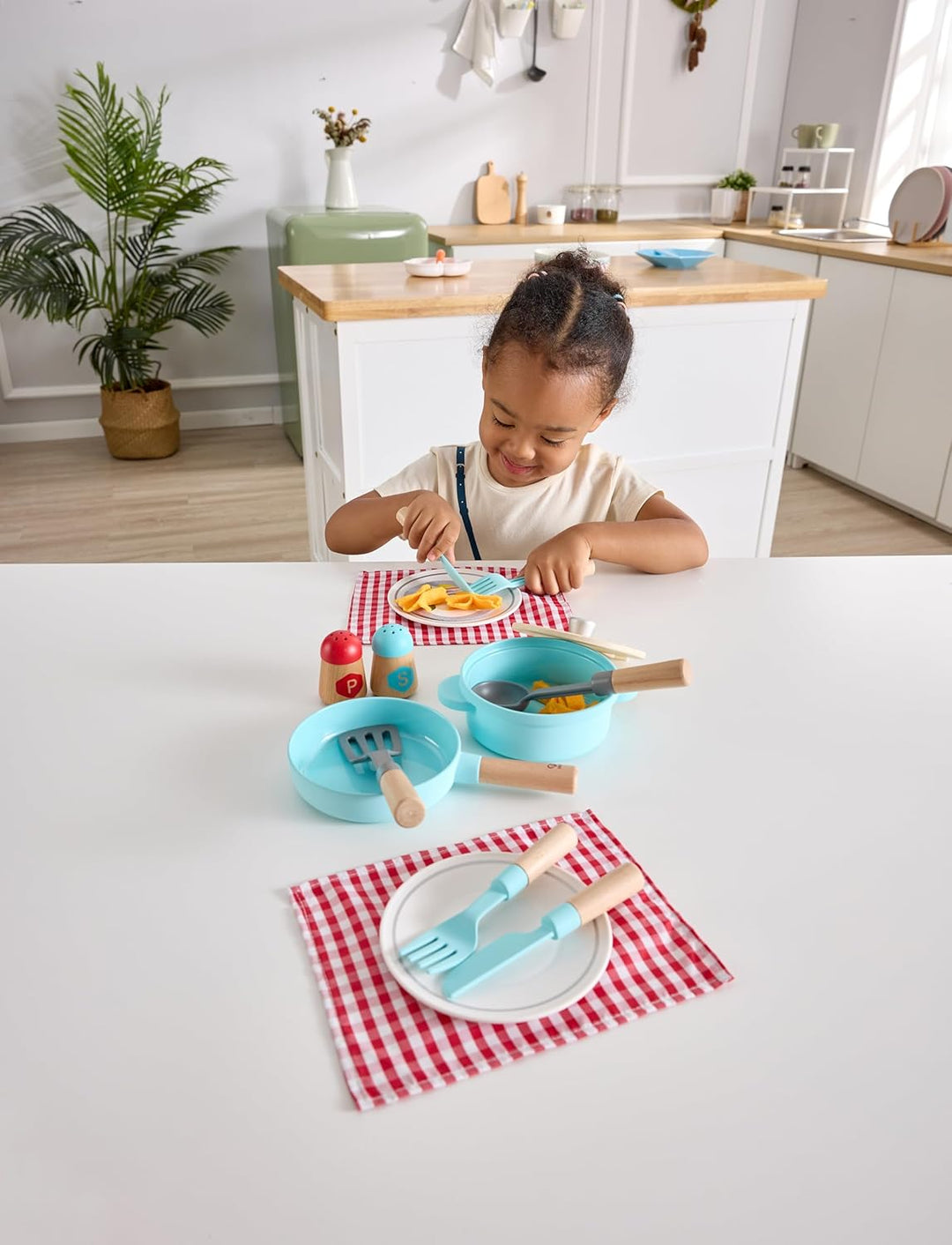 Hape Koch- & Servierset für Kinder – Holz Spielküche Zubehör, Rollenspiel Kochset mit Töpfen, Pfanne