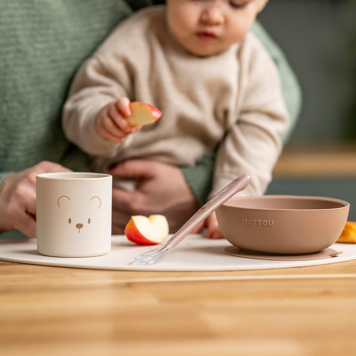 Nattou Silikon-Geschirr für Kinder, 4-tlg., 1 Löffel, 1 Schale mit Deckel, 1 Trinkbecher, 1 Tischset