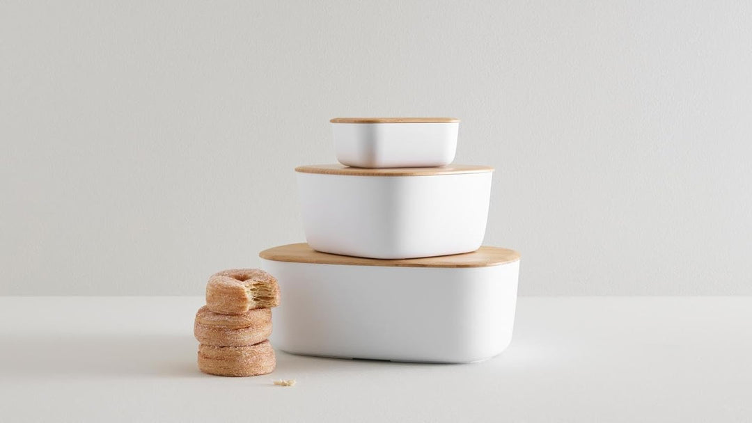 RIG-TIG Brotkasten Box-IT - Aufbewahrungsbox für Brot, Brötchen, Kekse, Gebäck, Schneidebrett als De