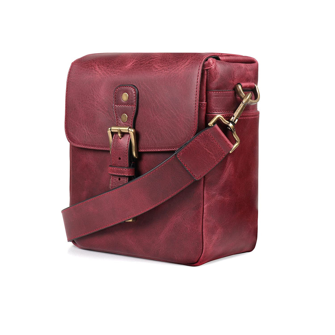 MegaGear MG1700 Torres Mini Kameratasche - Kuriertasche aus echtem Leder für Spiegellose, Sofortbild