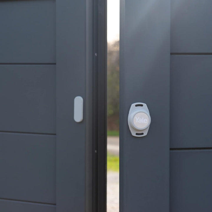 Yale Smart Opener für Tore - 05/102300/BW - WLAN-fähiger Toröffner - Auto-Öffnen - Fernbedienung - G