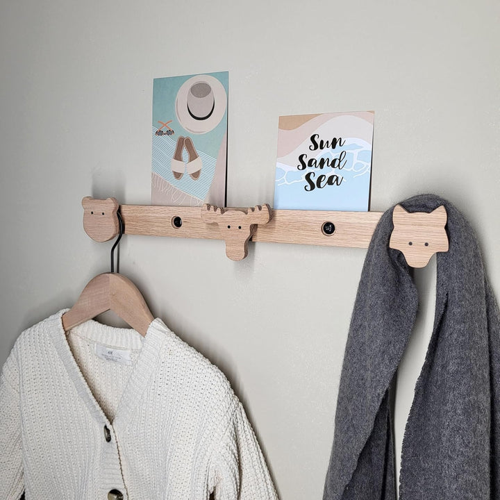 Kinder Garderobe aus massivem Eichenholz, Skandinavische Tiere, Wandgarderobe, Hakenleiste, Bilderle