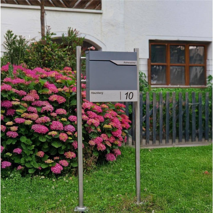 Metzler Standbriefkasten in Graualuminium - Pulverbeschichtet & mit Zeitungsfach - Inkl. Edelstahl S
