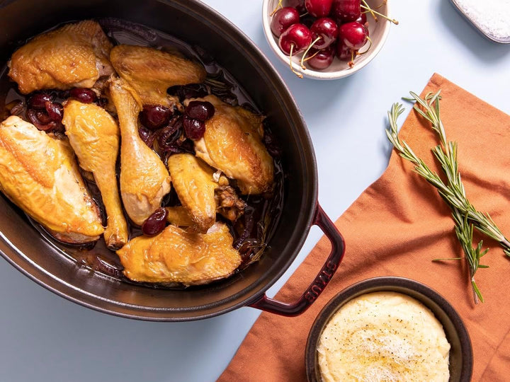 STAUB Gusseisen Bräter/Cocotte, Oval 33 cm, 6,7 L, Aromaregen Funktion für optimale Befeuchtung, Für