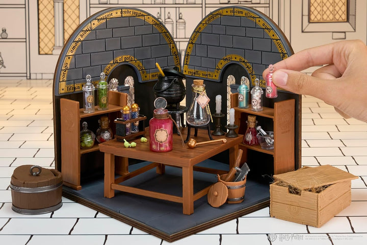 MGA's Miniverse Make It Mini Potions Class - Harry Potter Mini-Sammlerstücke, Bausatz, Mehr als 100